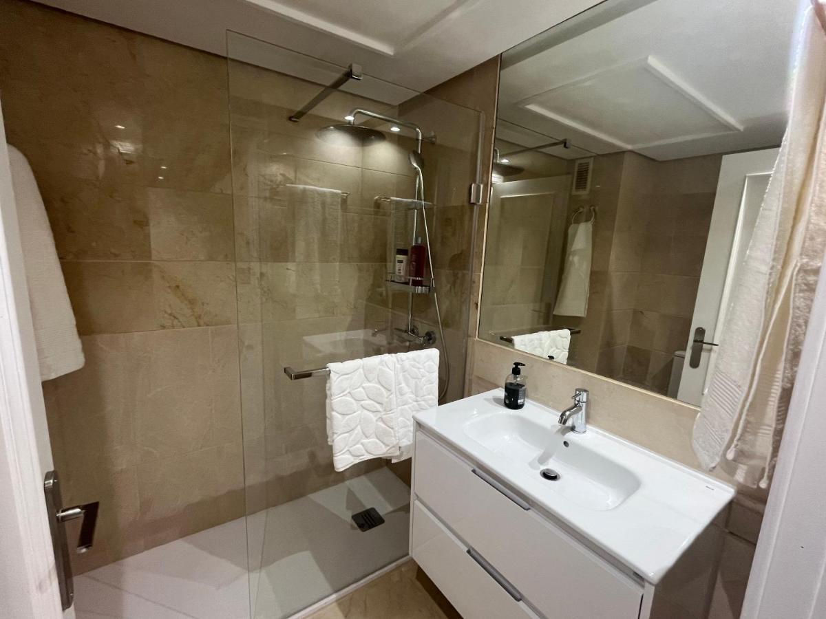 Ferienwohnung Heart Of Puerto Banus Newly Renavated Free Parking , Wifi ,Pool,Gym,Padel Court Marbella Exterior foto